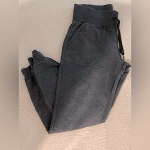 Lululemon size 6, 7/8 length joggers in EUC